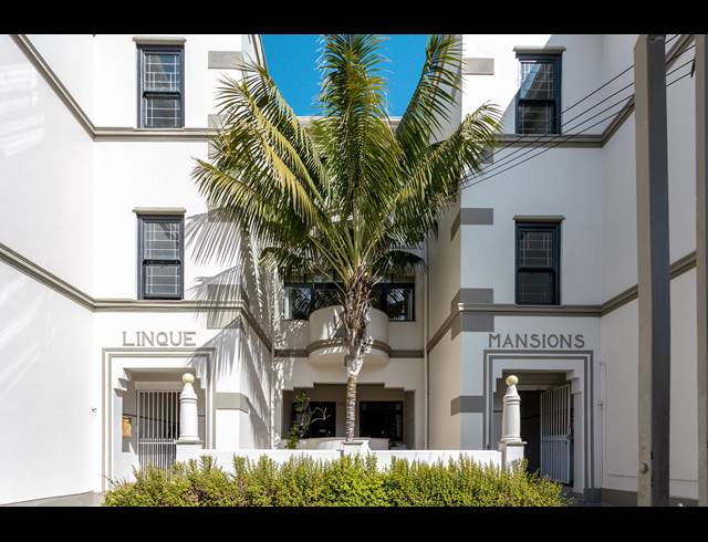 2 BEDROOM APARTMENT RENTED IN BANTRY BAY